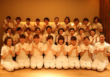 開発に携わった医師・看護師・エステティシャンたちの集合写真