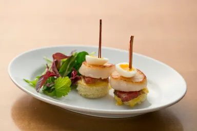 帆立貝のエッグベネディクト 1500円