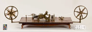 「エンボッシング・モールス電信機」(嘉永7年/ペリー将来)