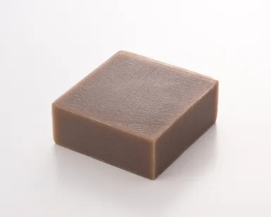 ナチュラルマッドソープの色