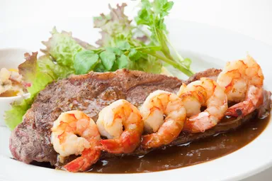 サーフ＆ターフ コンボプレート\2,950 (17時からディナー限定）