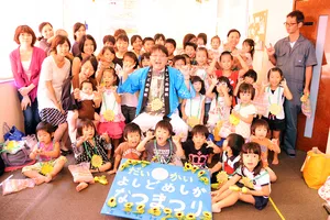 去年の夏祭りの様子4 みんなで記念撮影