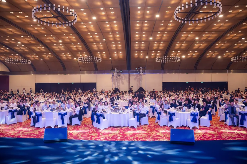 SotaTekの全従業員と来賓