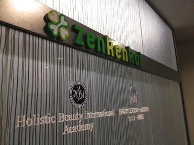 エレベーターホール看板1