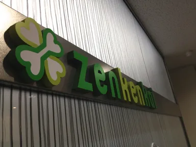 エレベーターホール看板2