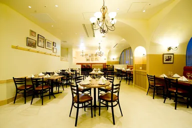 シチリア料理「タオルミーナ」内観