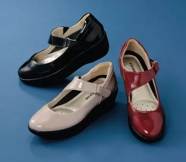 ブレスエアーストラップパンプス