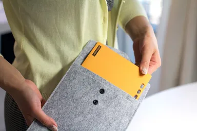 便利なポーチ付