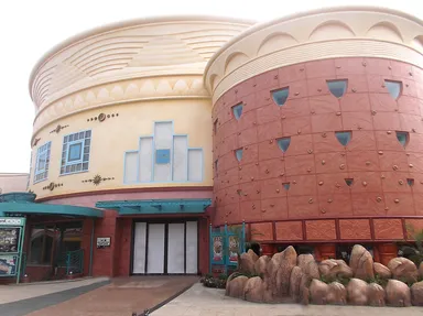 「イクスピアリ」外観