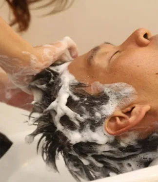 施術の様子　男性