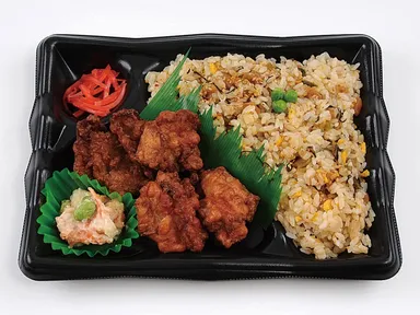 阿蘇高菜炒飯と唐揚げ弁当