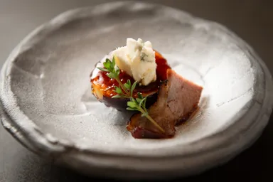 猪肉ベーコンとイチジクのキャラメリゼ ブルーチーズ添え