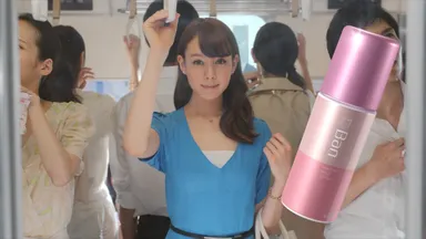 TVCM「汗ブロックロールオン　つり革」篇 1