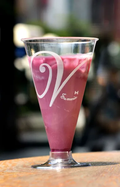 『飲む酢　エキスプレ・ス・東京』ブルーベリーの酢　豆乳クリーム割り