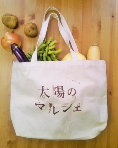 先着100名様に無料プレゼント！ 「太陽のマルシェバッグ＆旬の野菜セット」