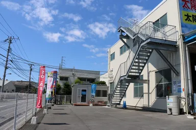 屋根にのぼれる展示場入口