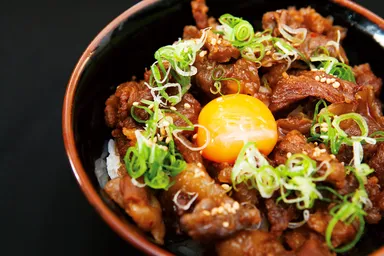 オープン当初から大人気の牛すじ煮込み