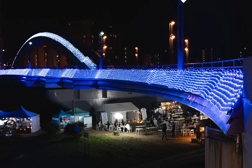 幌平橋は3万個のLEDでライトアップ