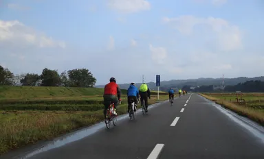 美しい景色の中を走る