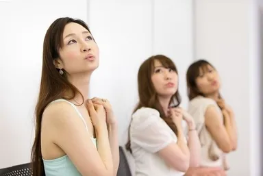 デコルテのストレッチ＆セルフマッサージ