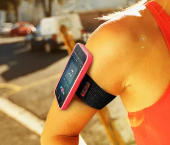 ランニングに「スポーツバンド」