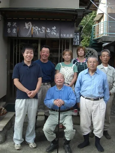 高梨茶園のみなさん 左から2人目が三代目孝氏