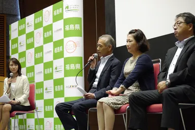 相馬双葉漁協　佐藤 弘行組合長(中央)と女性部の佐藤 美恵氏(右から2番目)