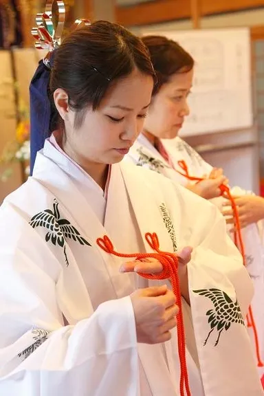 千早を着るさくらふくむすめ