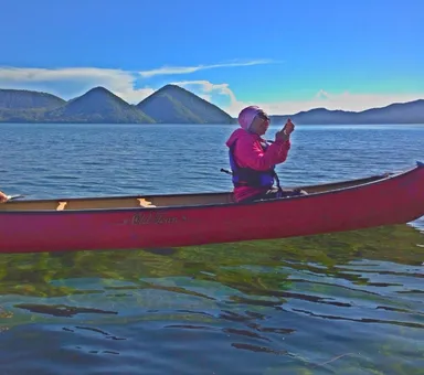 インドネシア出身ウィディア・スミさん　洞爺湖カヌー体験