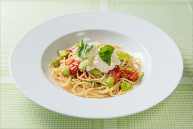 マスカルポーネ豆腐とトマト、アンチョビのオイルパスタ