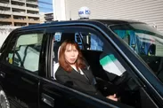女性タクシードライバー イメージ