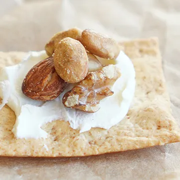 アレンジ：ナッツとカナッペに