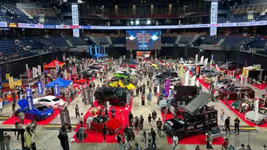 昨年アリーナ内車両展示