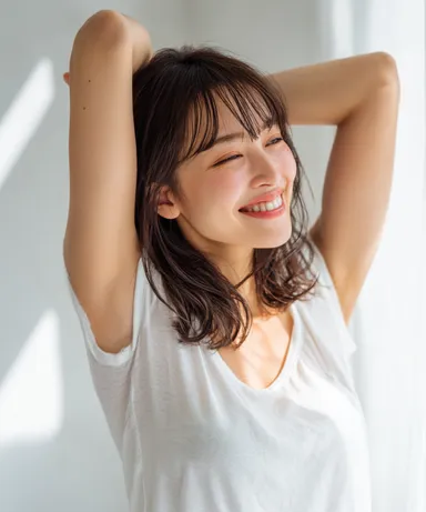 自然光に包まれた女性