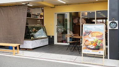 店頭ではテイクアウト販売も！