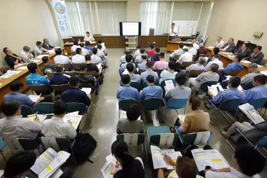 満席となった築地市場内での説明会