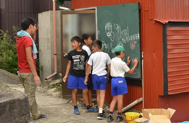 外には黒板を設置