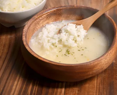 「ごはんを入れるとおいしくなるスープ」盛付例