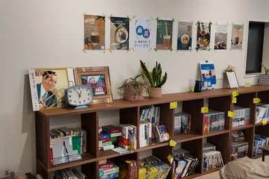 CLACKが運営する「テクリエさぎのみや」の一角。温かい雰囲気が感じられるこのスペースでは、中高生が自由にくつろぐこともできる