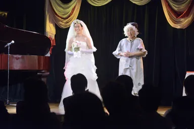 ロネとジージ(花嫁と乳母)