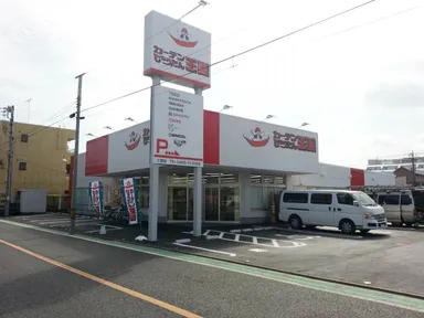 「三鷹店」外観。“テンタン”の看板が目印です。