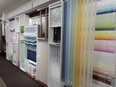 カーテン以外の窓廻り商品も品揃え多数