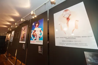 ホワイエでの展示の様子