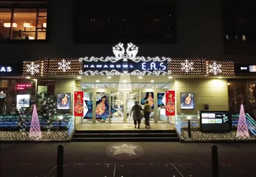 期間中、25,000球のLEDがクリスマスを演出します。