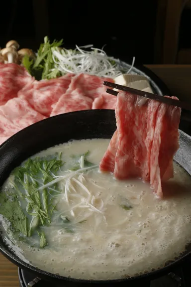 A5霜降り和牛の豆乳しゃぶしゃぶ