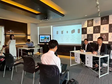 記者会見の様子