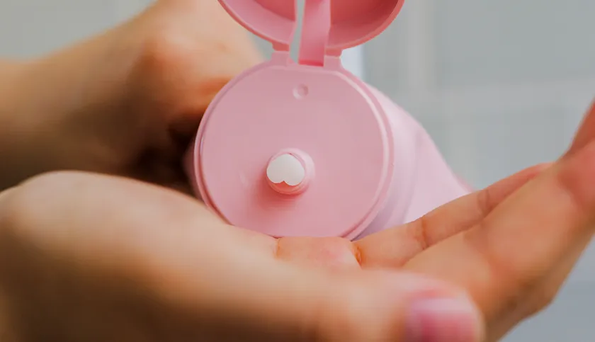 おしり型でボディバターが出てくる!キュートなオリジナル容器