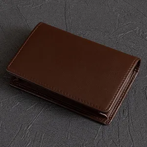 特徴(3)：「柔らかさ」「しなやかさ」と「耐久性」を両立したナッパレザー