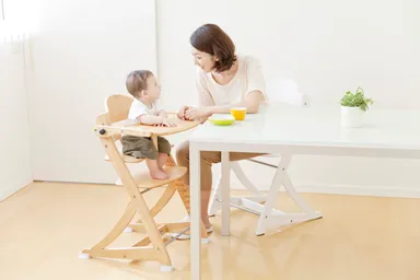 すくすくチェア EN　使用イメージ