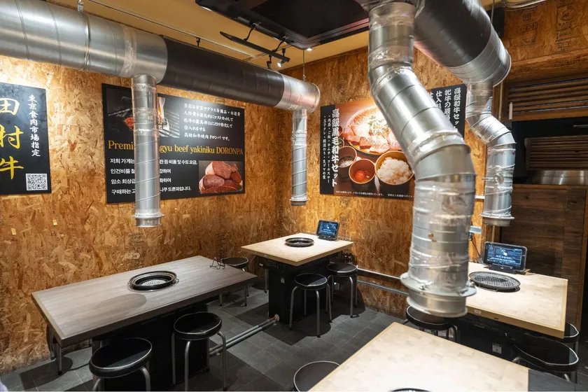 店内(テーブル×6 全16席)